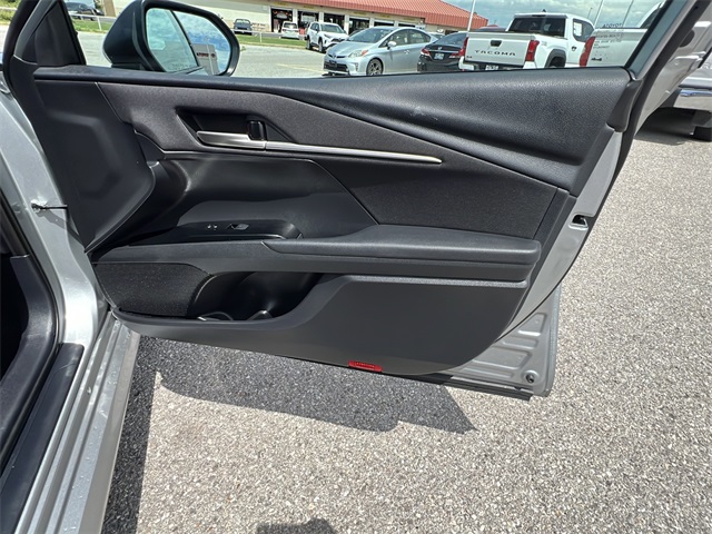 2025 Toyota Camry SE photo 11