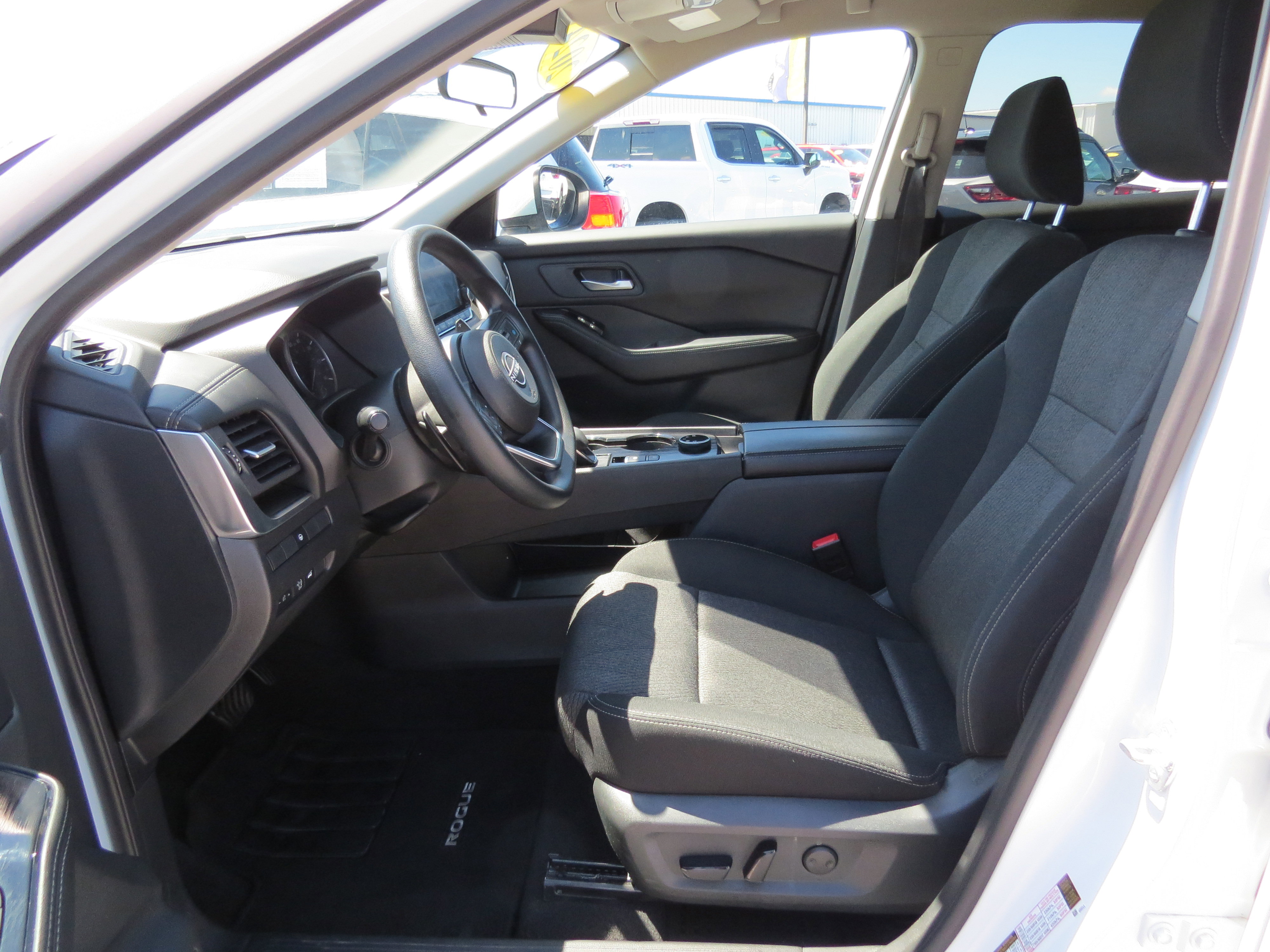 2024 Nissan Rogue SV photo 10