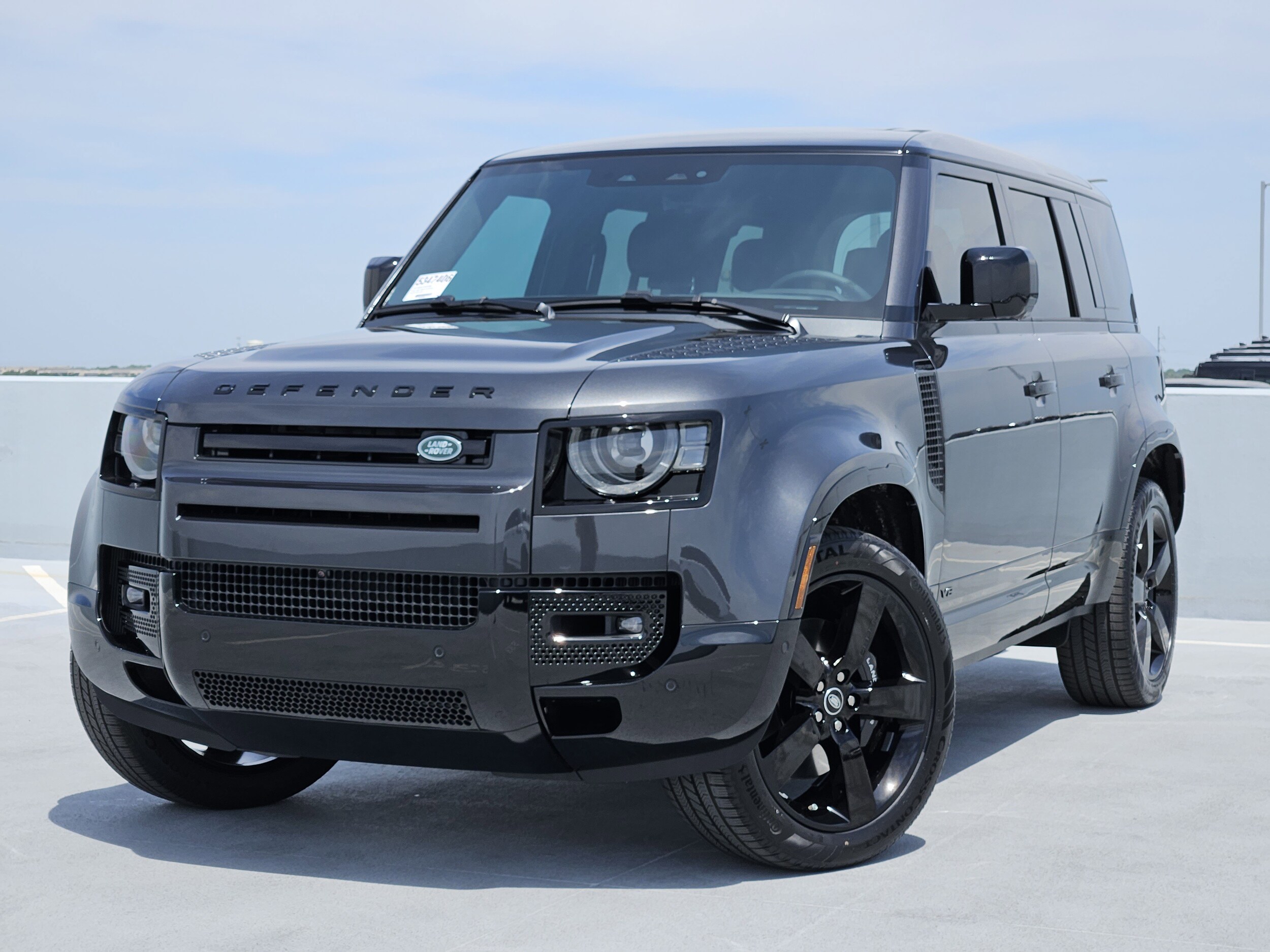 2025 Land Rover Defender V8's photo