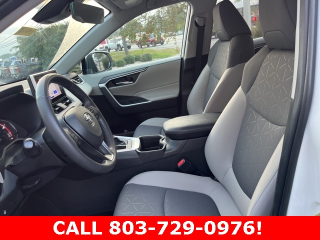 2023 Toyota RAV4 XLE photo 8
