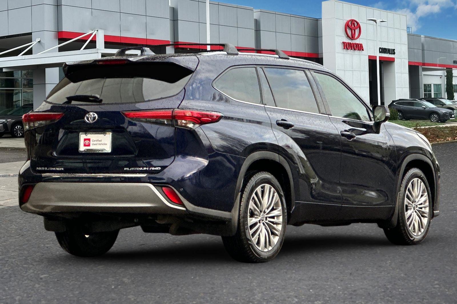 2022 Toyota Highlander Platinum photo 2