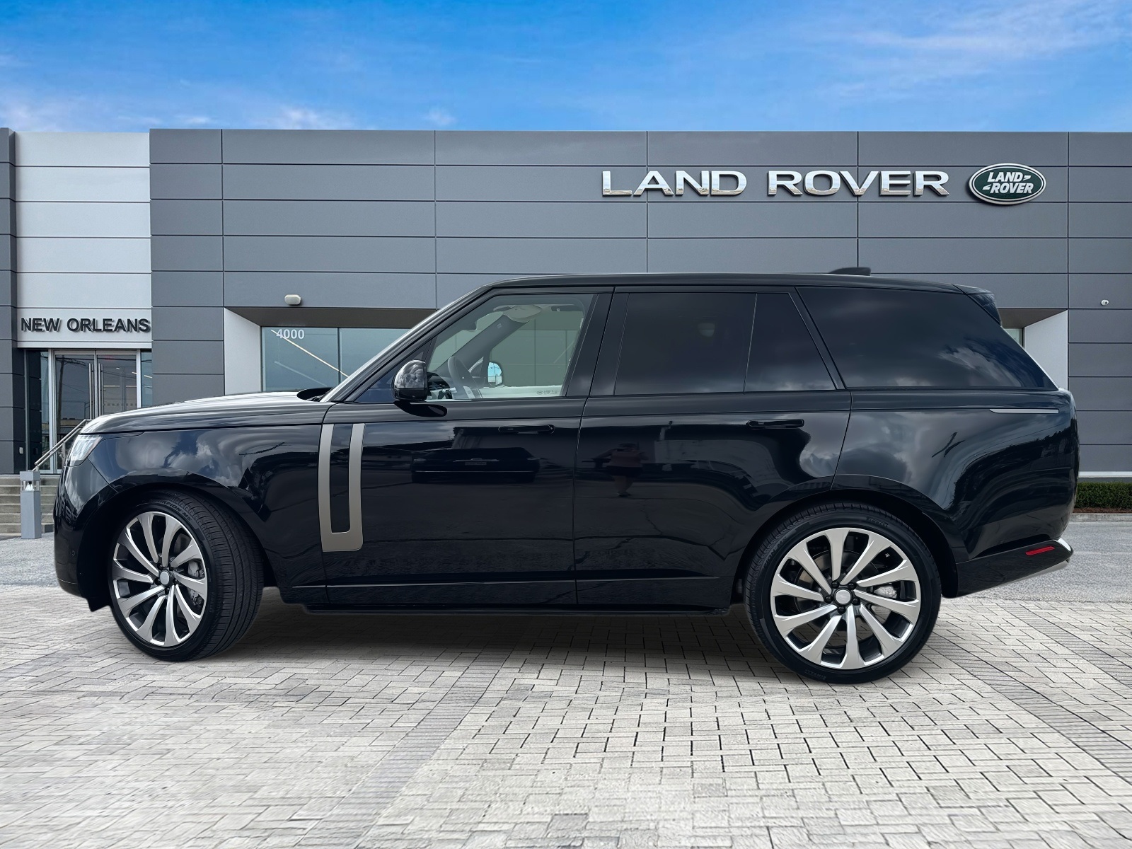 2025 Land Rover Range Rover SE photo 2