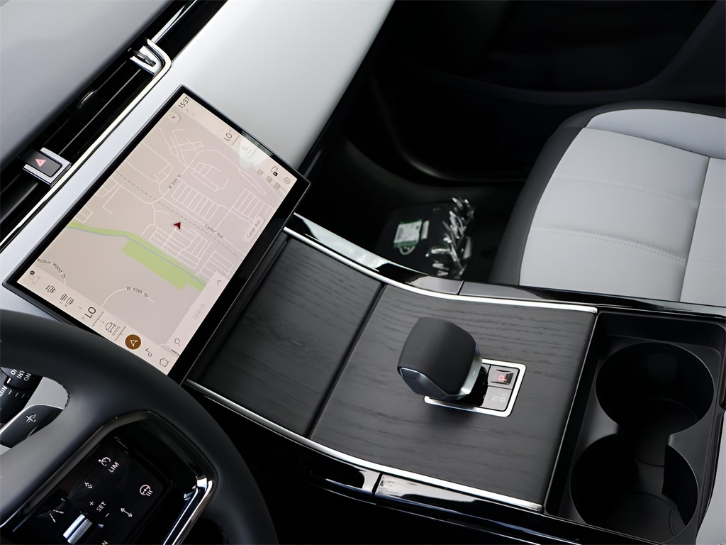 2026 Land Rover Range Rover Evoque Dynamic SE photo 17