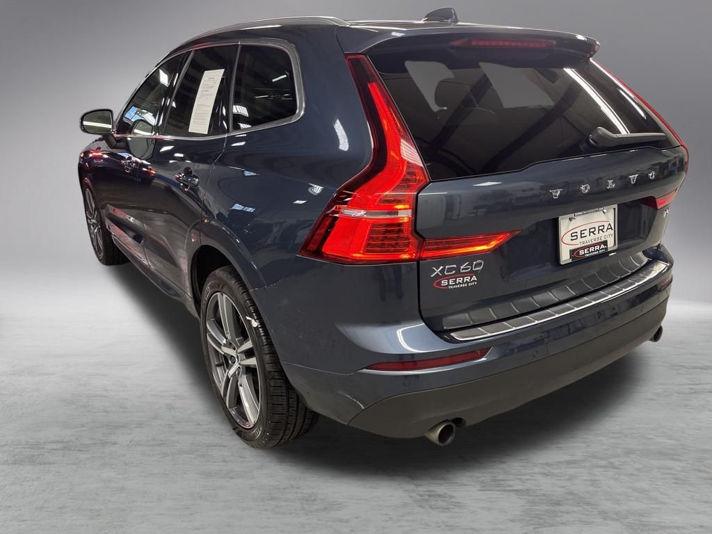 2021 Volvo XC60 T5 Momentum photo 3