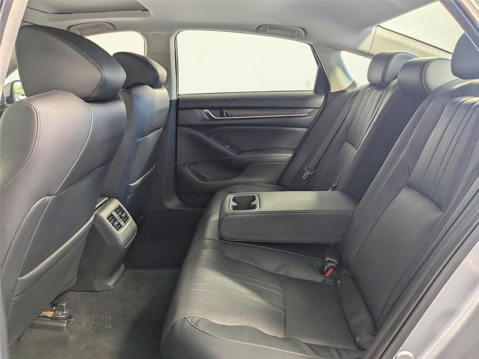 2018 Honda Accord Touring photo 5