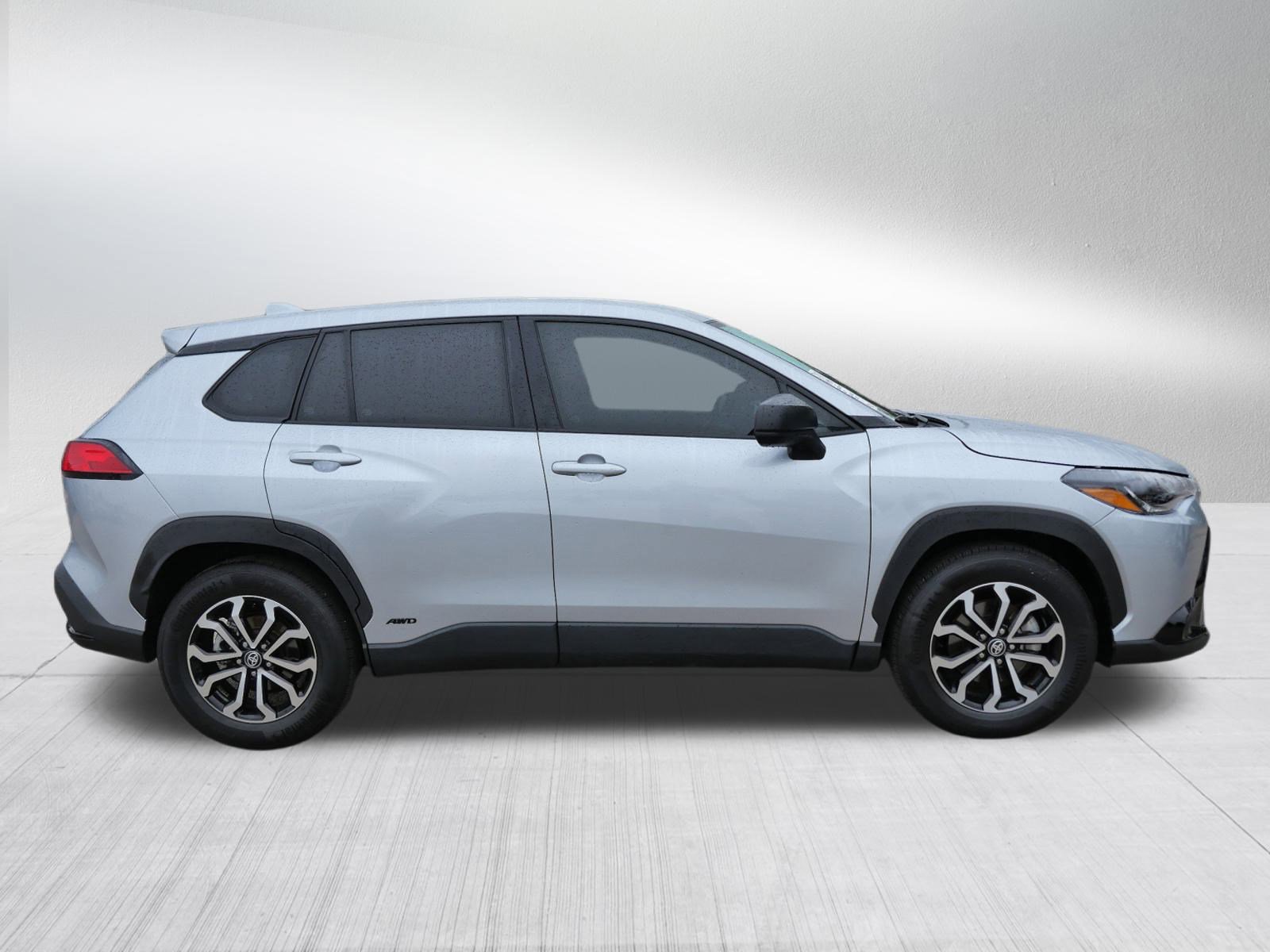 2024 Toyota Corolla Cross Hybrid S photo 7