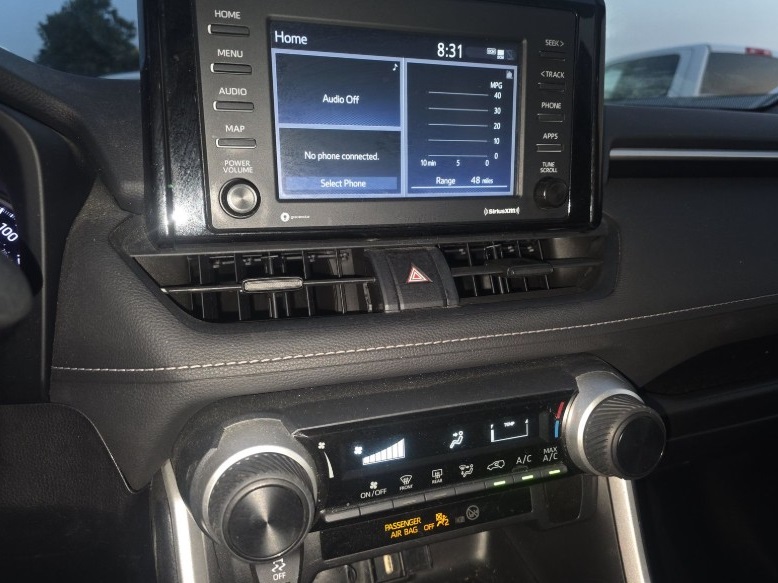 2021 Toyota RAV4 LE photo 11