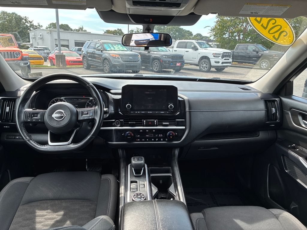 2022 Nissan Pathfinder SV photo 9