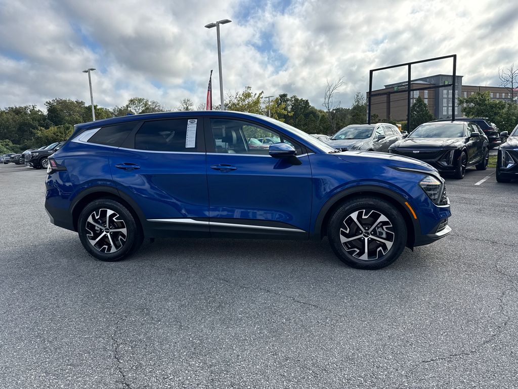 2024 Kia Sportage EX photo 2