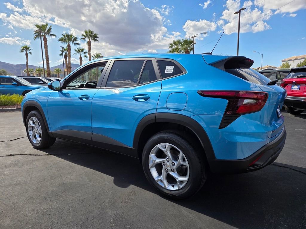 2025 Chevrolet Trax LS photo 3
