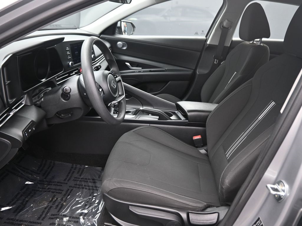 2023 Hyundai Elantra SEL photo 10