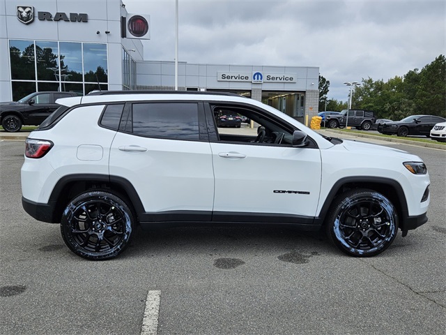 2026 Jeep Compass Latitude Altitude photo 13