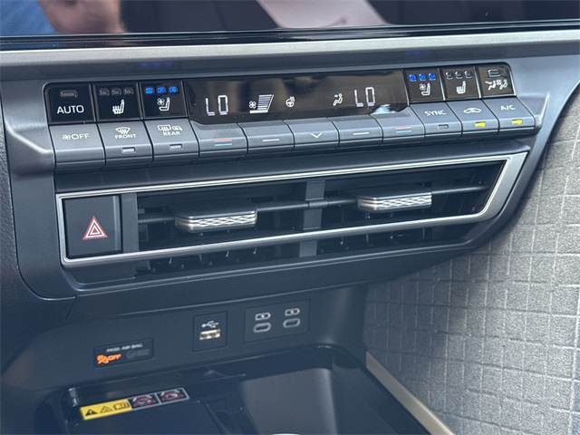 2025 Toyota Camry XLE photo 27