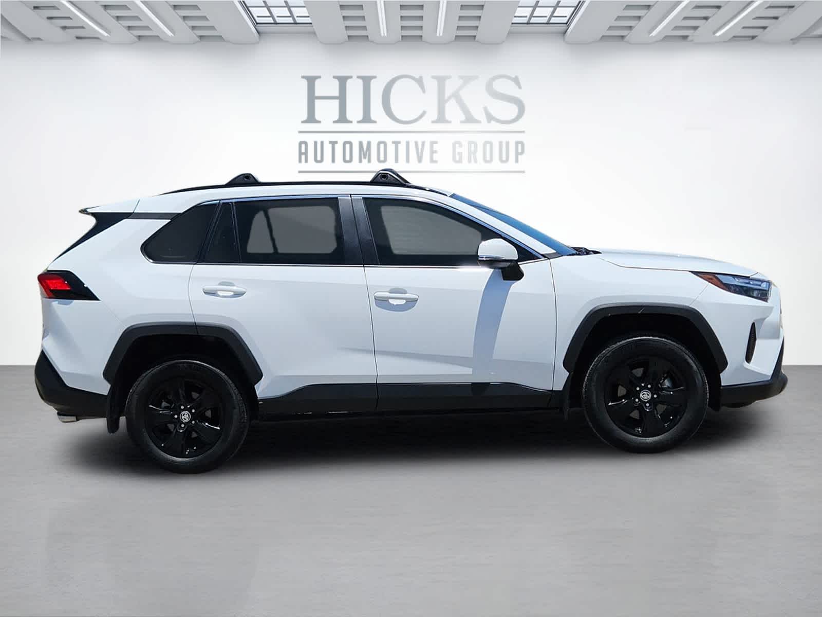 Used 2024 Ice Cap Toyota XLE image 4