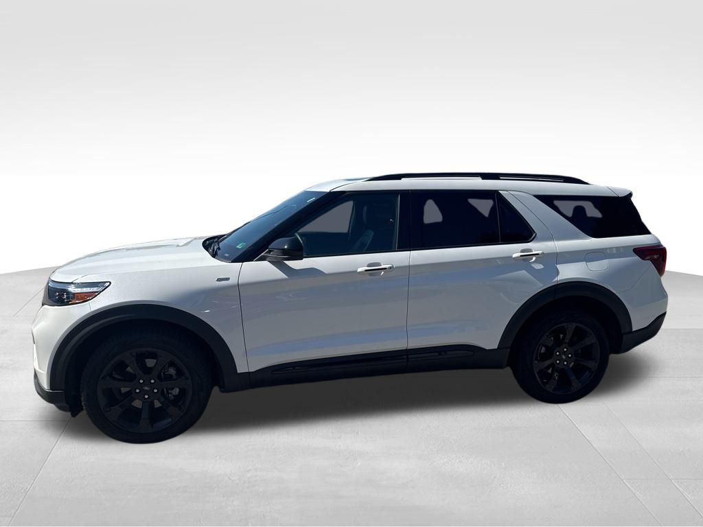 2024 Ford Explorer ST-Line photo 2