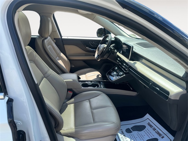 2020 Lincoln Corsair Standard photo 14