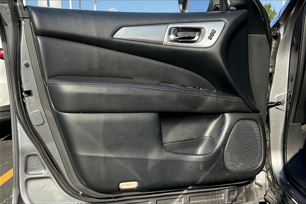 2019 Nissan Pathfinder SL photo 20