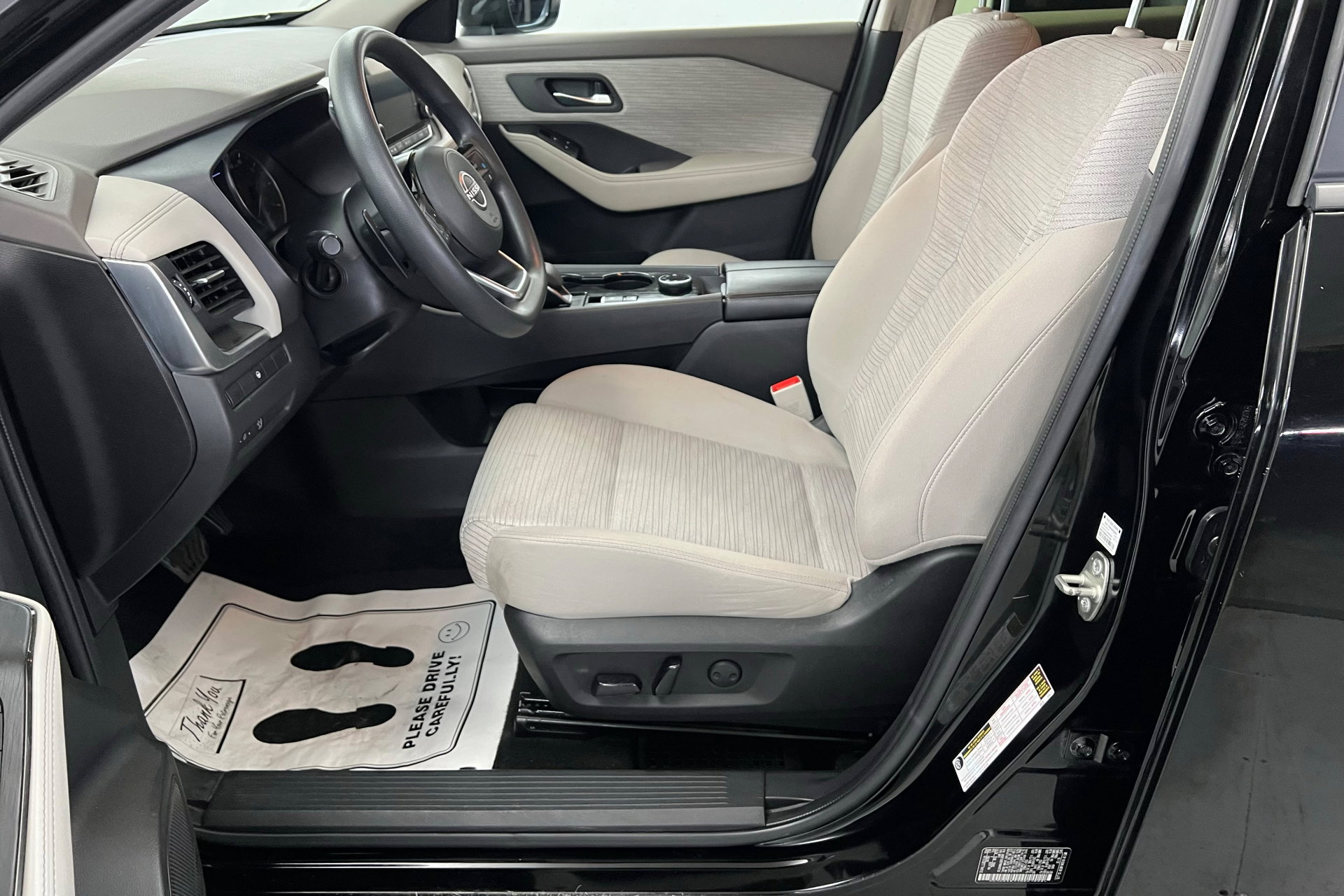 2023 Nissan Rogue SV photo 16
