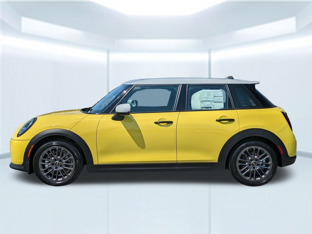 2026 Mini Cooper 4 Door Hardtop Iconic photo 2