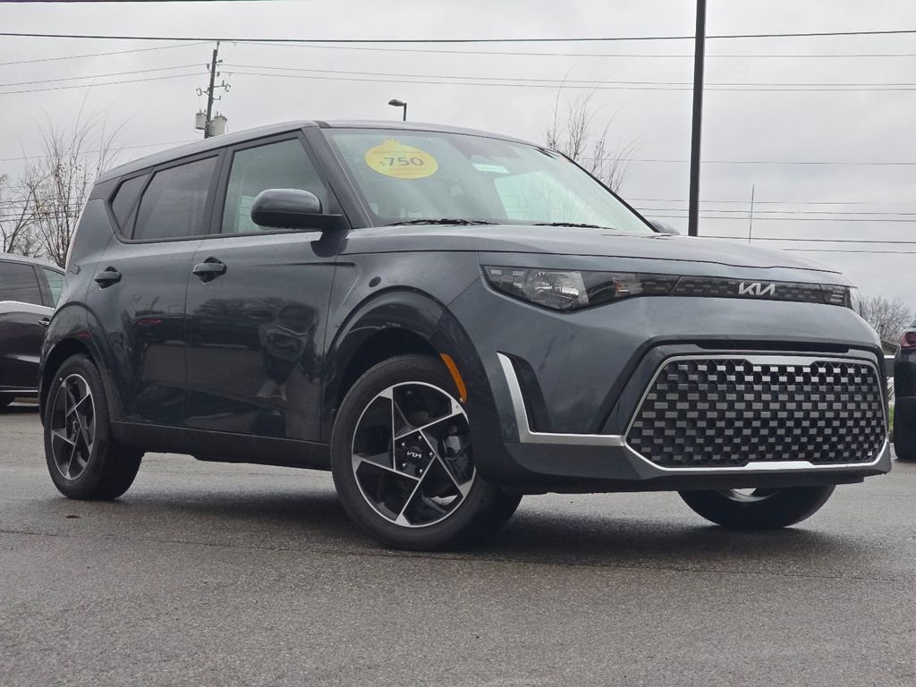 2025 Kia Soul EX's photo
