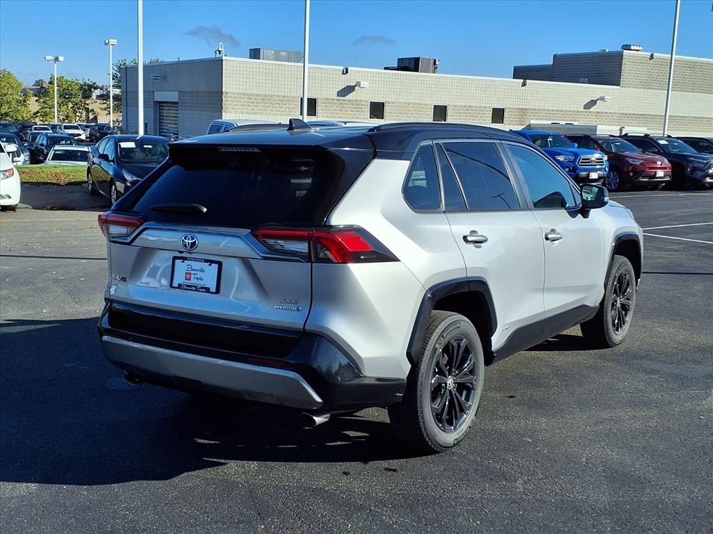 2023 Toyota RAV4 XSE photo 3