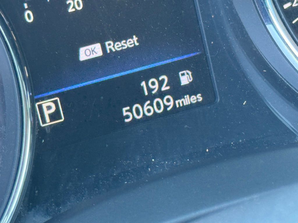 2019 Nissan Rogue SL photo 2