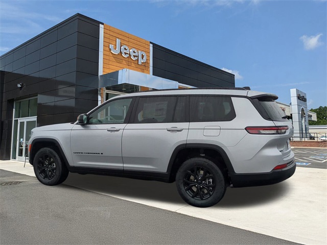 2025 Jeep Grand Cherokee Altitude photo 4