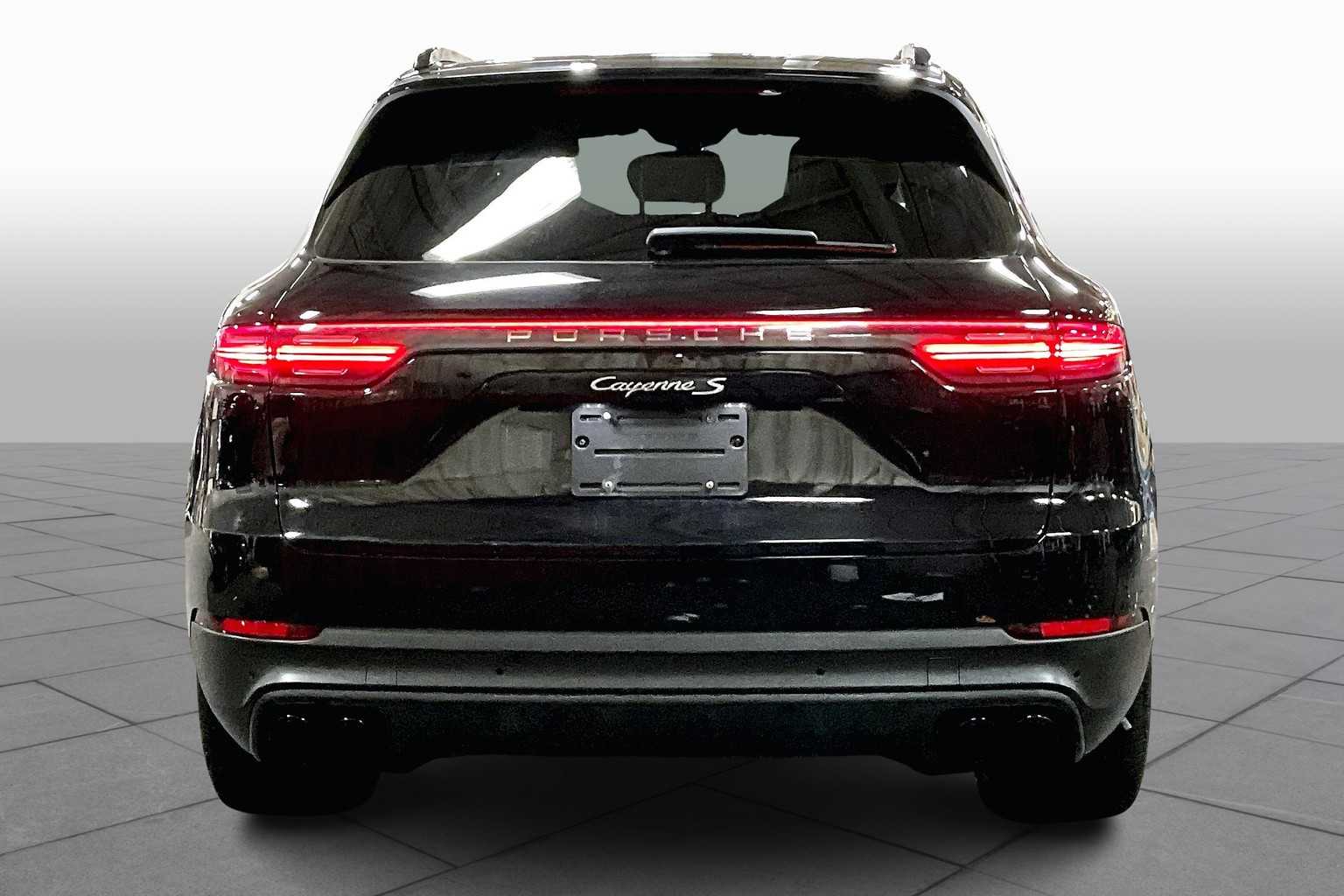 2021 Porsche Cayenne S photo 3