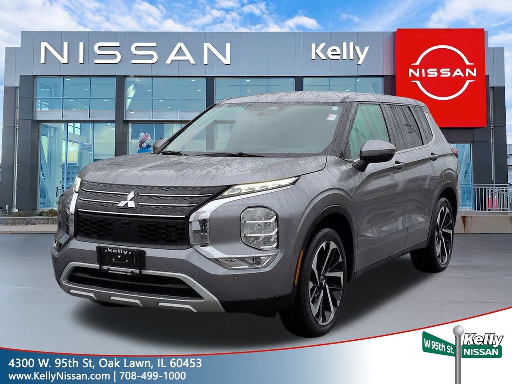 2023 Mitsubishi Outlander SE's photo