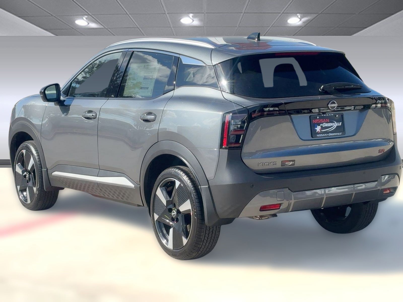 2026 Nissan Kicks SR photo 3