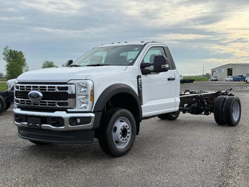 2025 Ford F-450 Super Duty Chassis Cab XL's photo