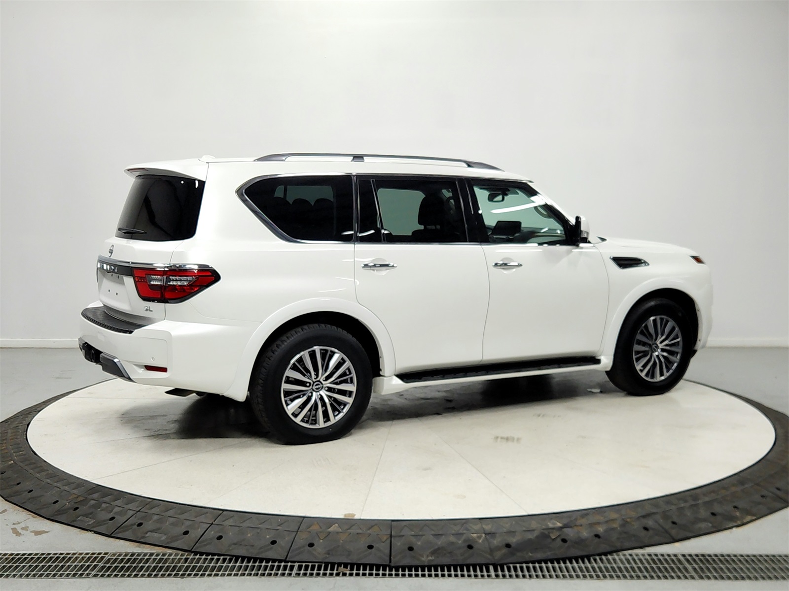 2023 Nissan Armada SL photo 3