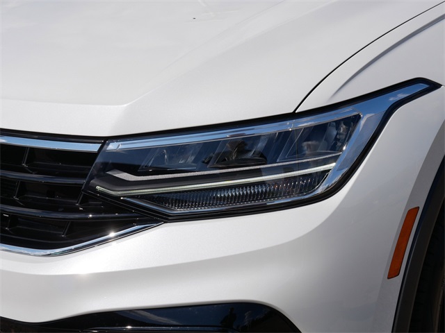 2023 Volkswagen Tiguan SE R-Line Black photo 9