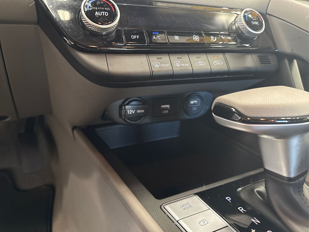 2022 Hyundai Elantra SEL photo 32