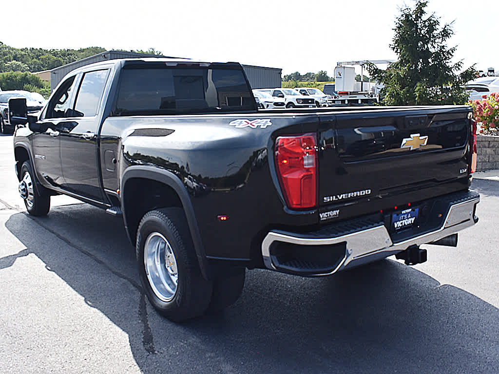2024 Chevrolet Silverado 3500HD LTZ photo 3