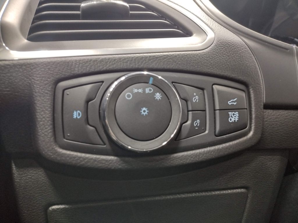 2022 Ford Edge Titanium photo 18