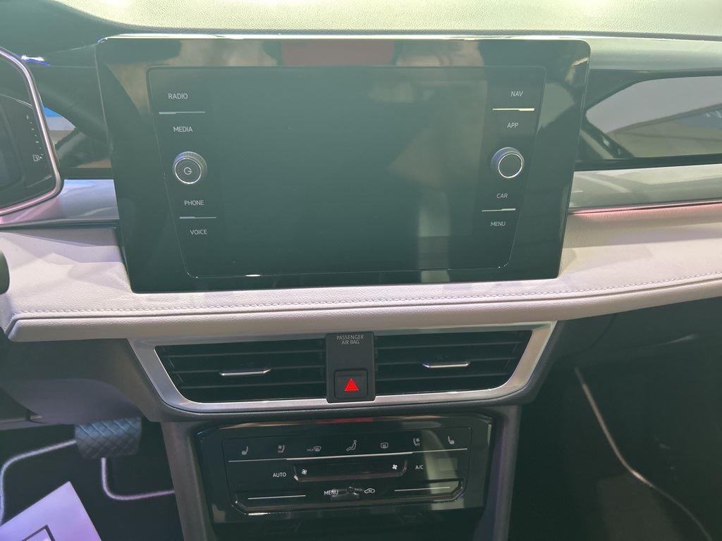 2025 Volkswagen Taos SEL photo 15