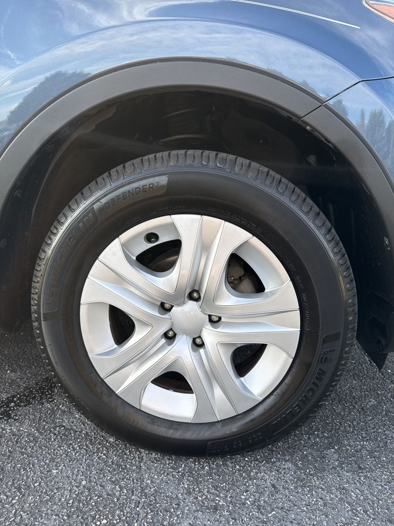 2013 Toyota RAV4 LE photo 13