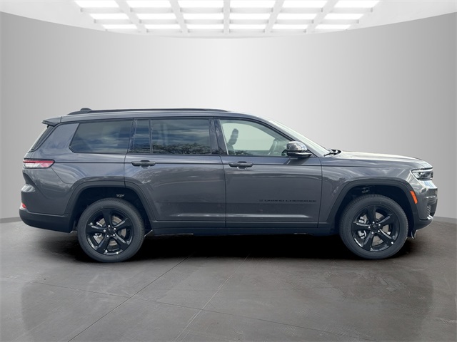 2025 Jeep Grand Cherokee Altitude photo 2