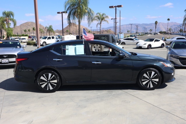 2021 Nissan Altima 2.5 SV photo 2