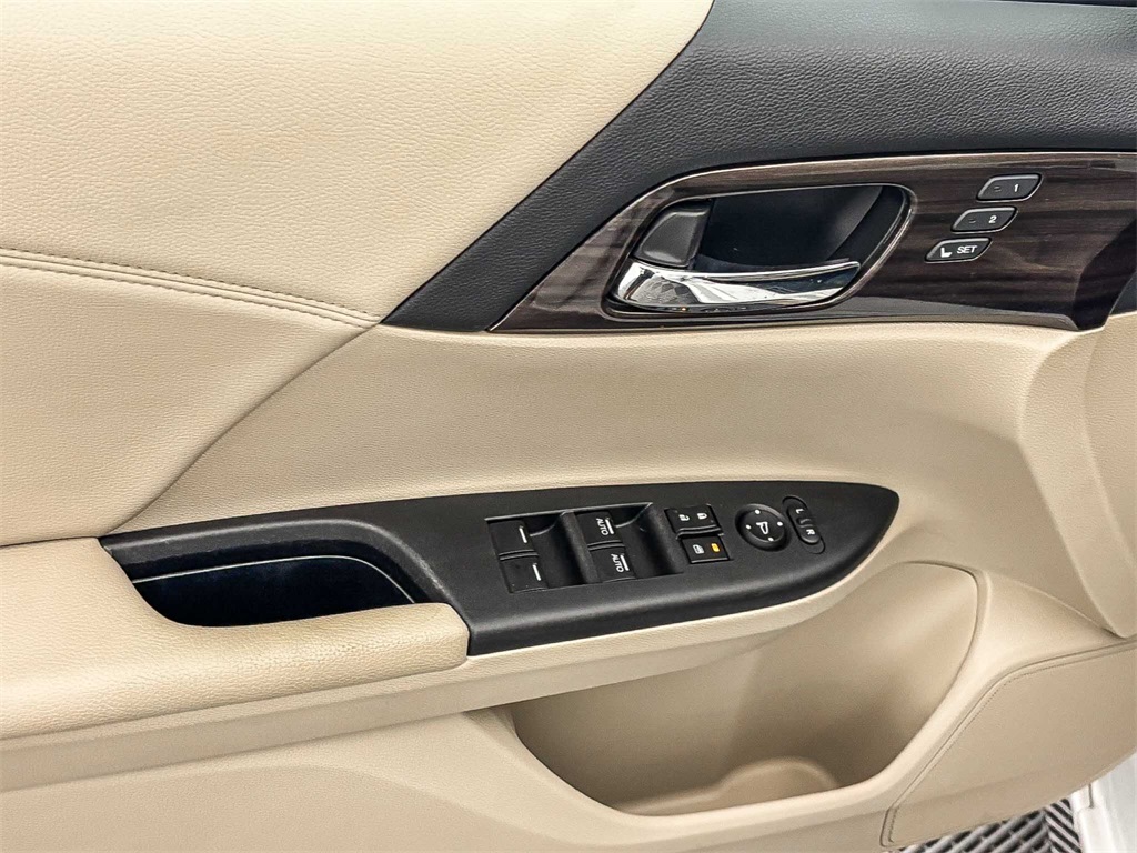2016 Honda Accord EX-L V6 photo 18