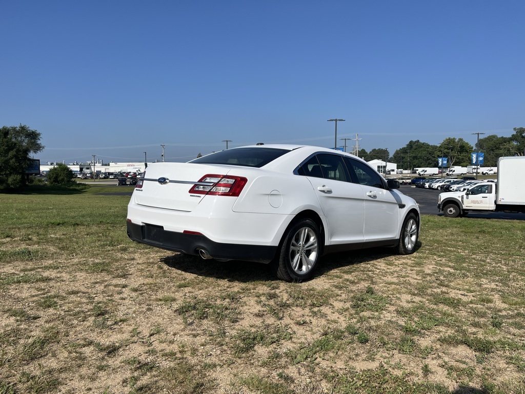 2018 Ford Taurus SE photo 6