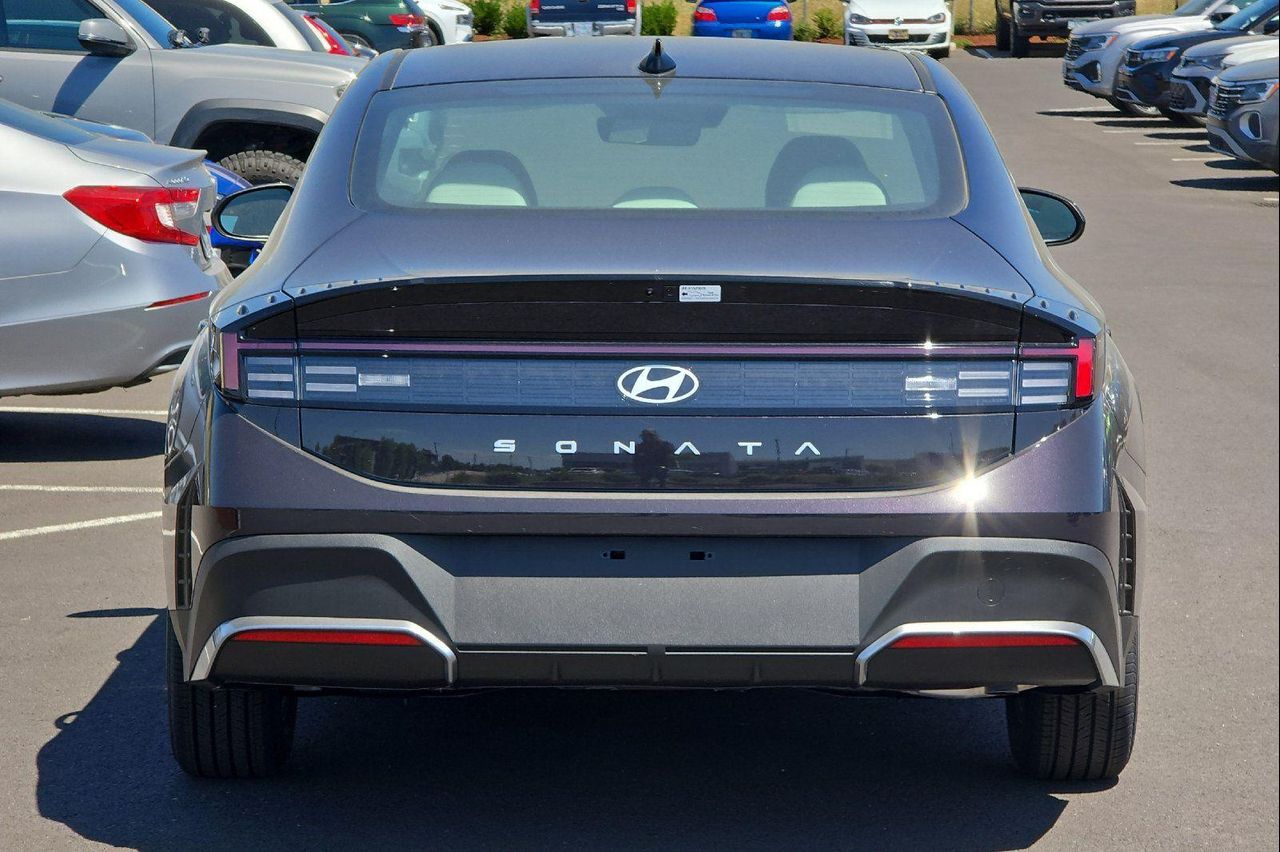 2025 Hyundai Sonata SE photo 4
