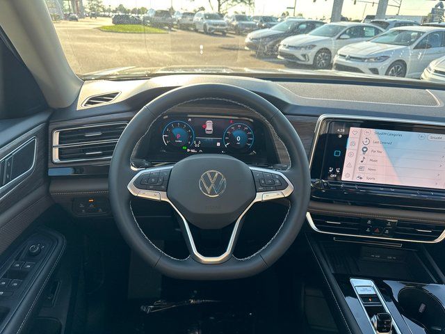 2025 Volkswagen Atlas SEL photo 16