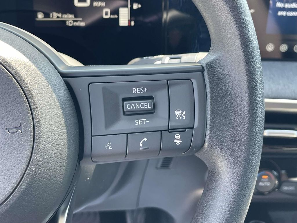 2026 Nissan Kicks SV photo 18