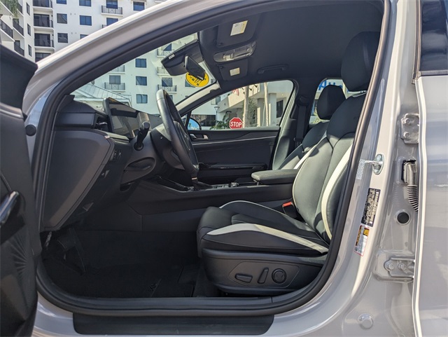 2025 Kia K5 GT-Line photo 6