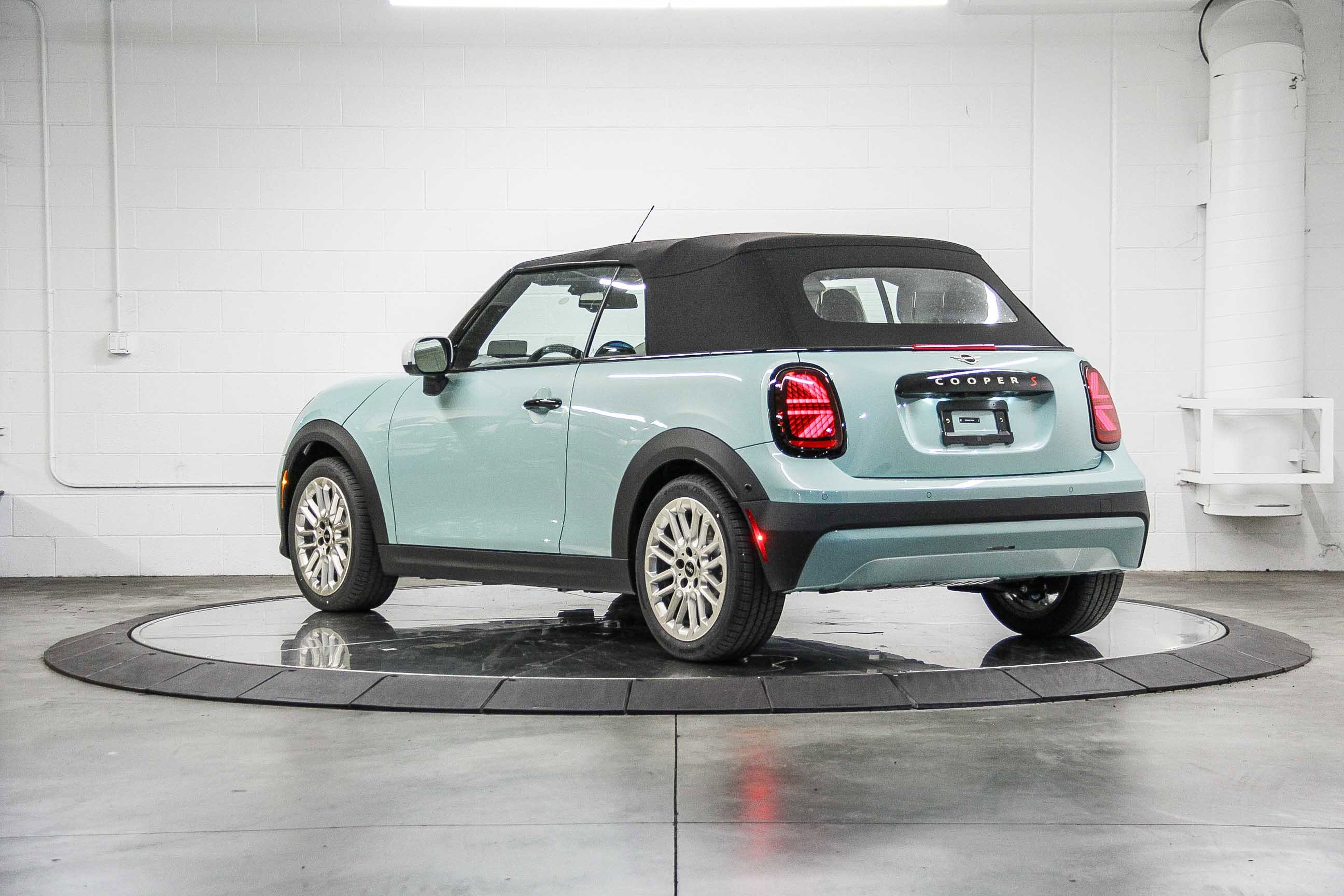 2026 Mini Cooper Convertible Iconic photo 4