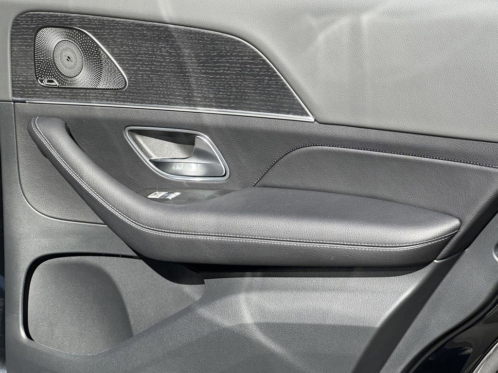 2025 Mercedes Benz GLS 450 4MATIC photo 16