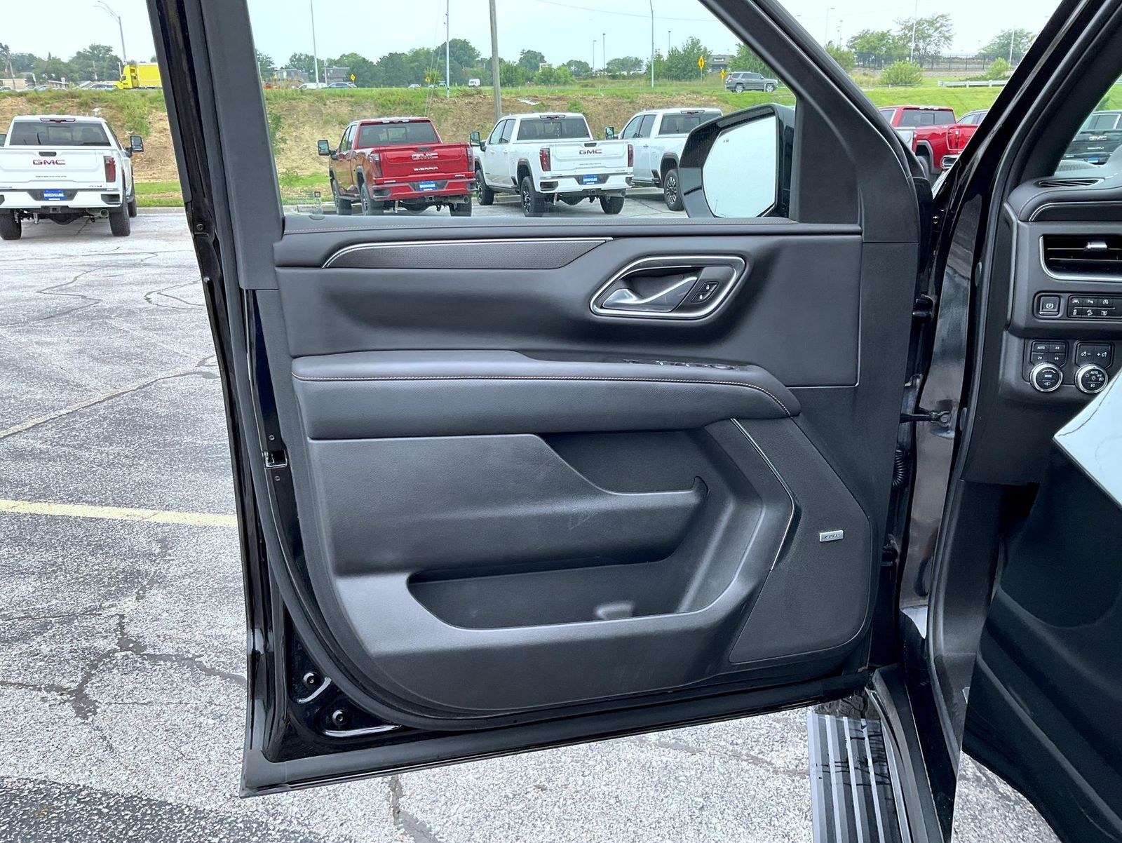 2024 Gmc Yukon AT4 photo 9