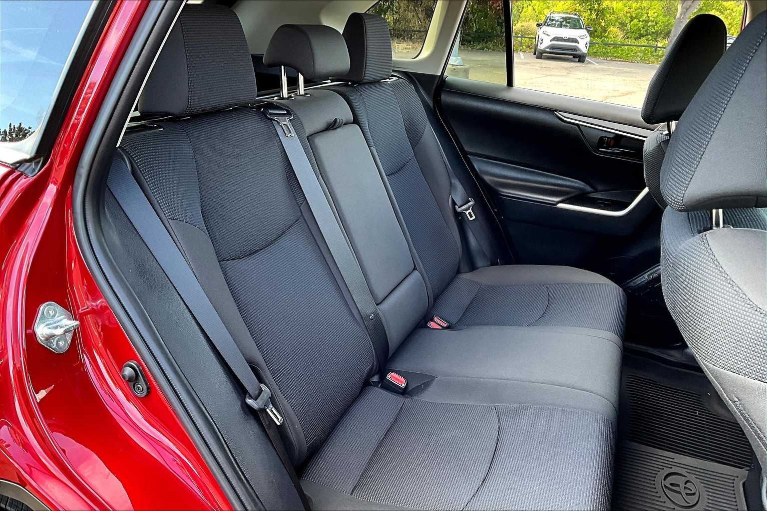 2025 Toyota RAV4 LE photo 17